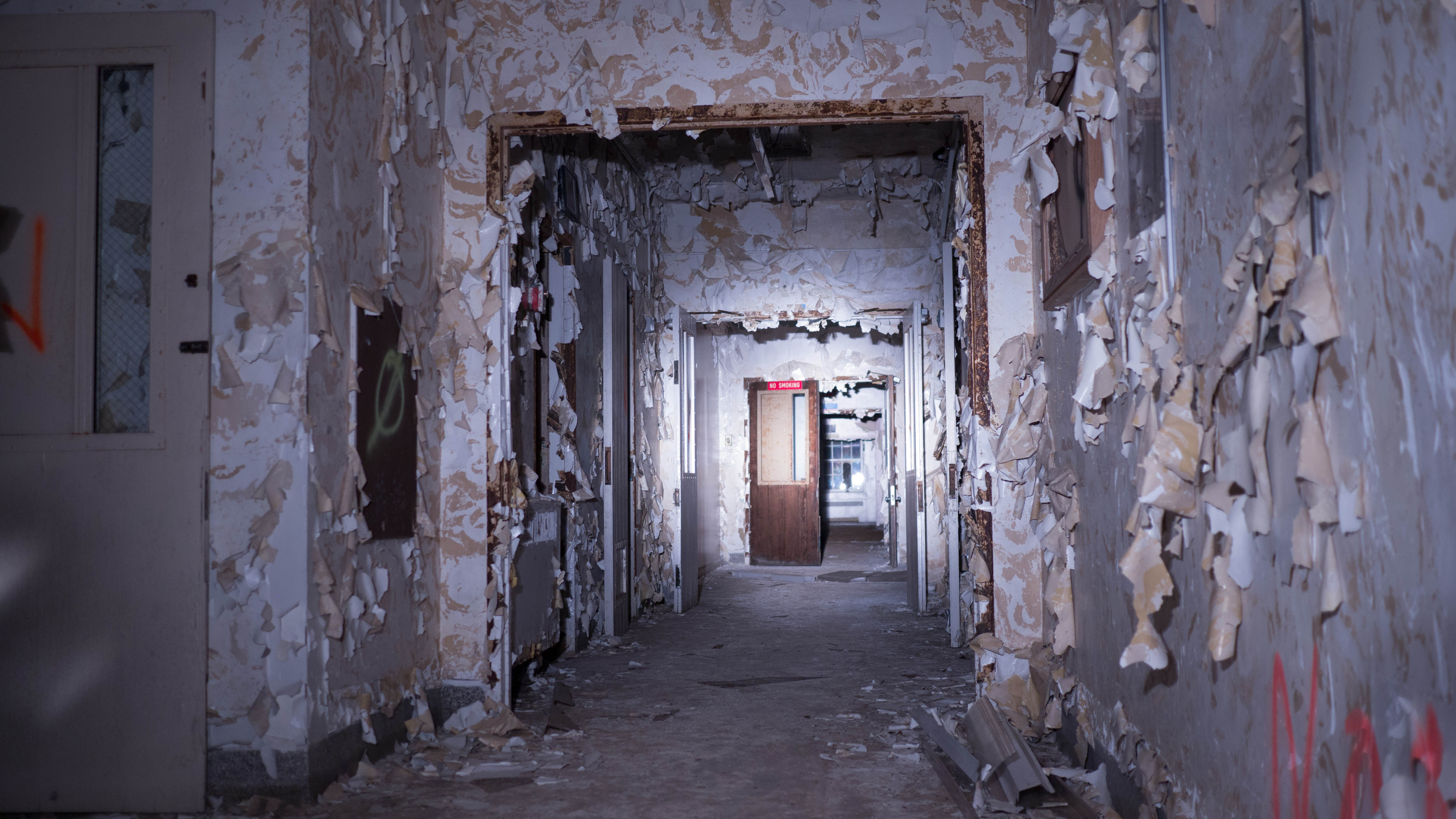 Abandoned Mental Institution | Photo Series
